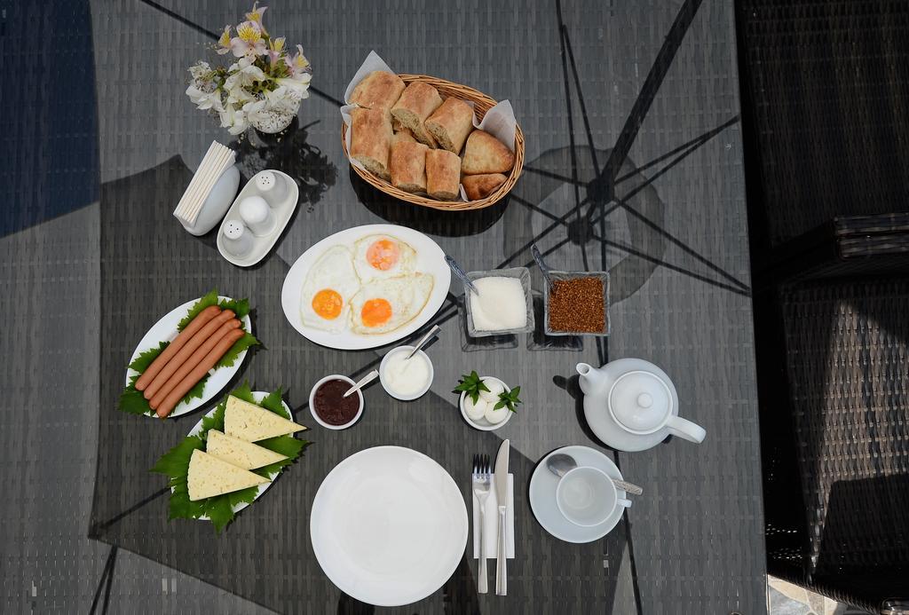 Hotel Brigitte Siğnaği Dış mekan fotoğraf