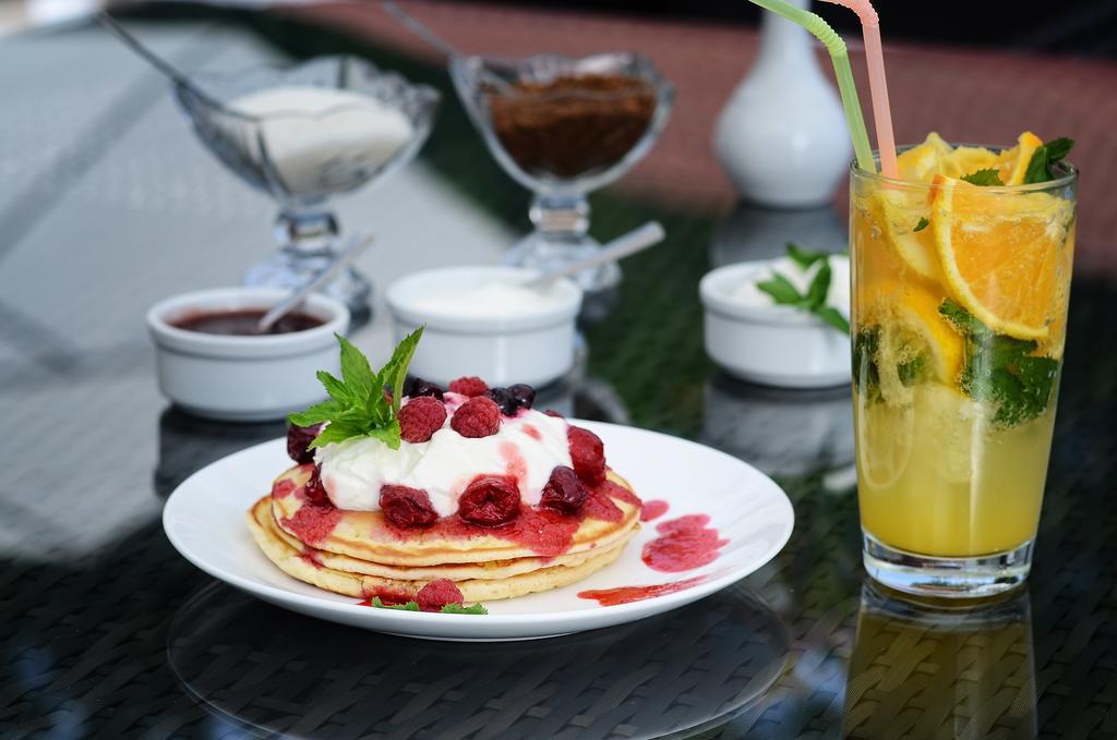 Hotel Brigitte Siğnaği Dış mekan fotoğraf
