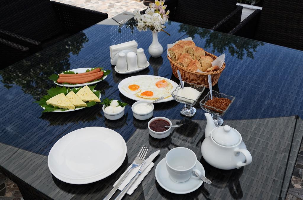 Hotel Brigitte Siğnaği Dış mekan fotoğraf