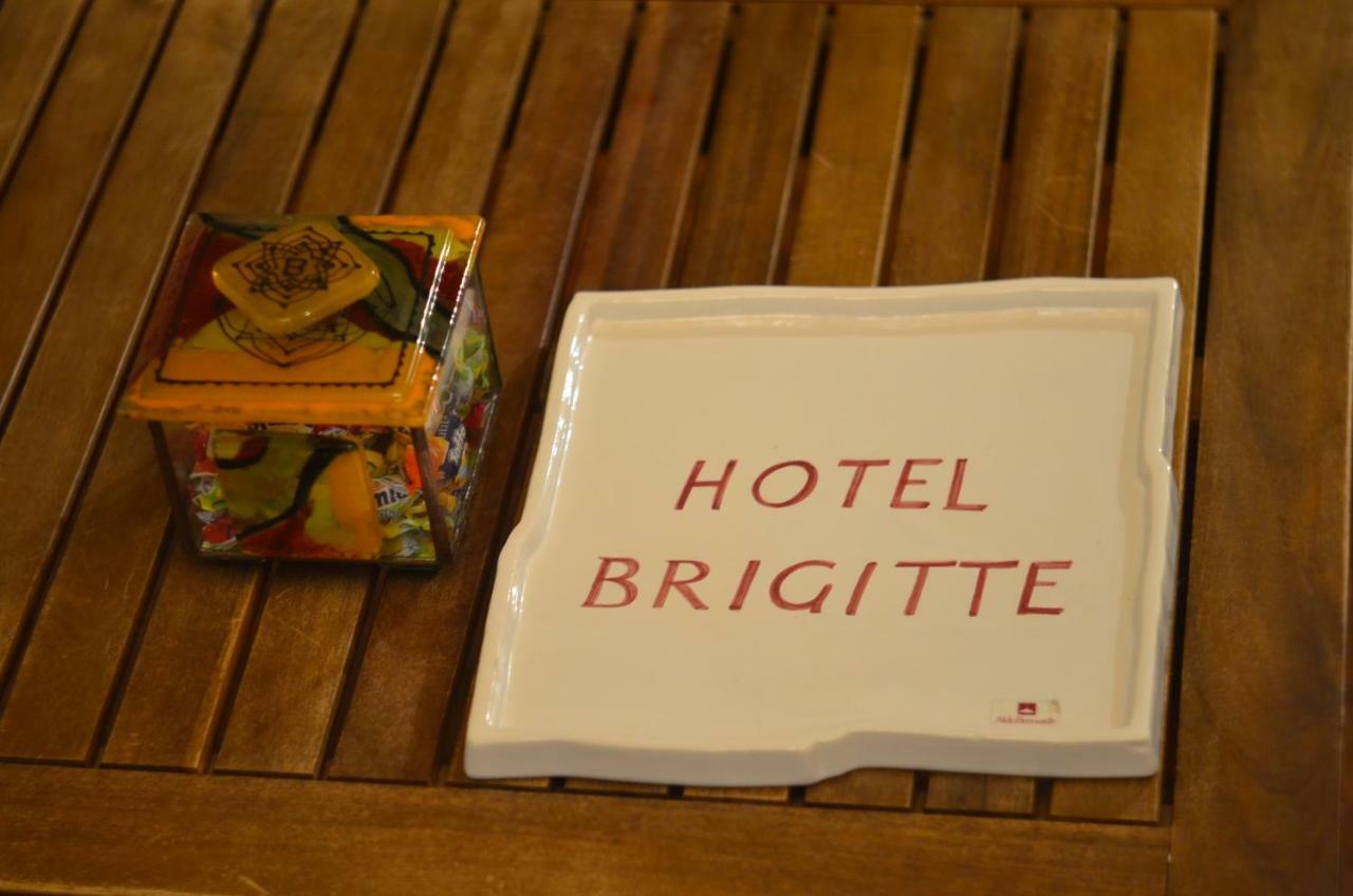 Hotel Brigitte Siğnaği Dış mekan fotoğraf